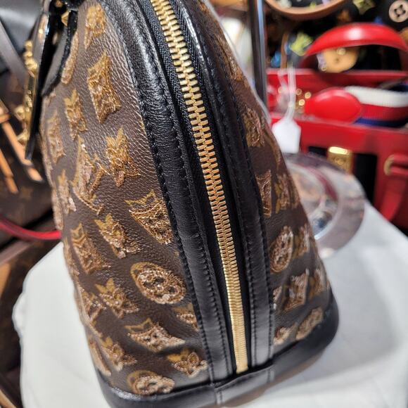 Louis Vuitton Limited edition sequin Alma handbag - Picture 4 of 8